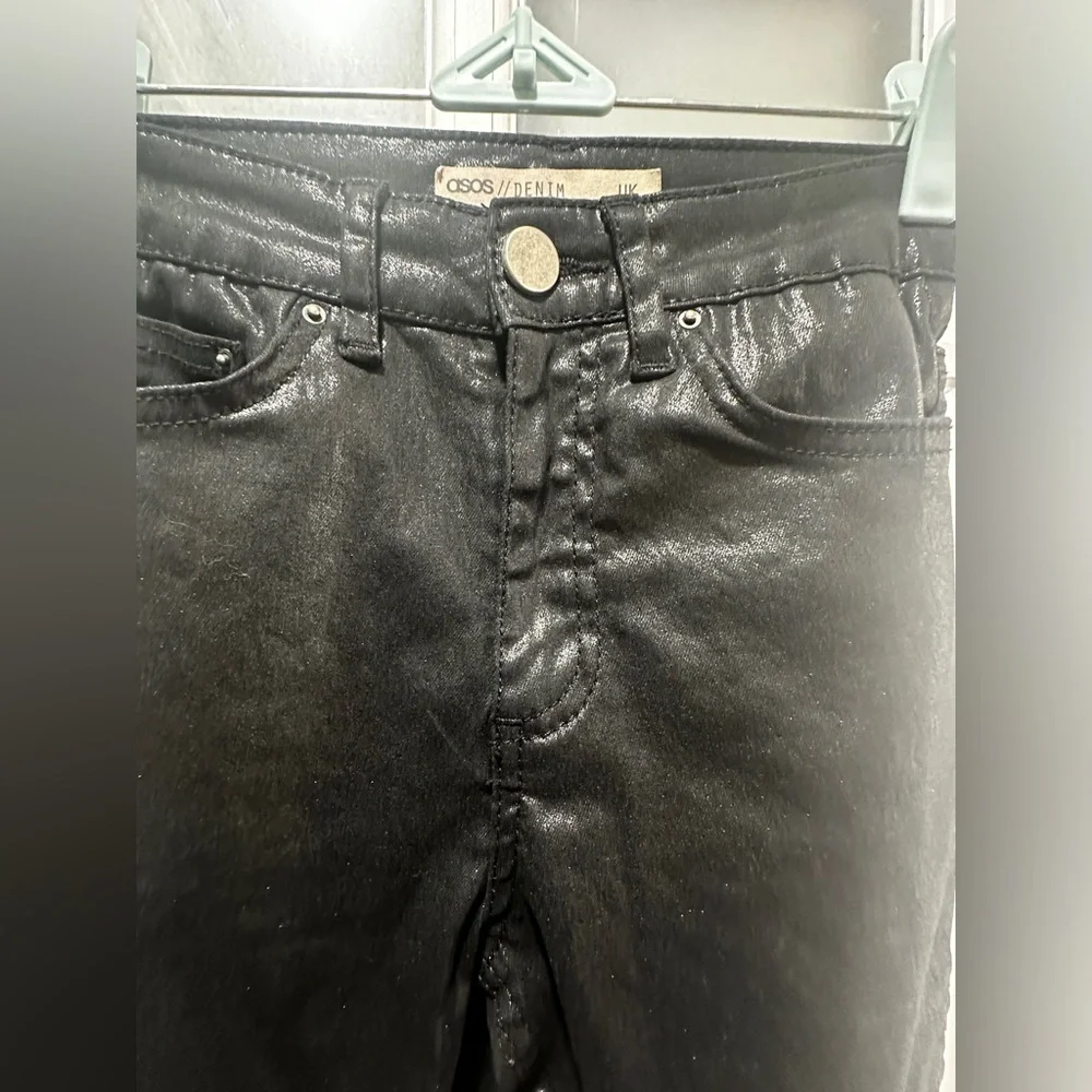 ASOS DESIGN faux leather straight leg pants in black - Picture 3 of 6